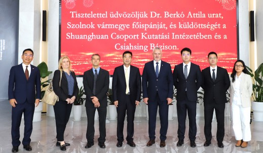 匈牙利亞斯-瑙吉孔-索爾諾克州州長Dr. Berkó Attila一行蒞臨雙環傳動參觀考察